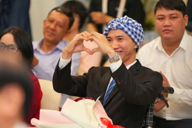 Tac gia doat giai nhat cuoc thi 'Song dep' mua 4 hinh anh