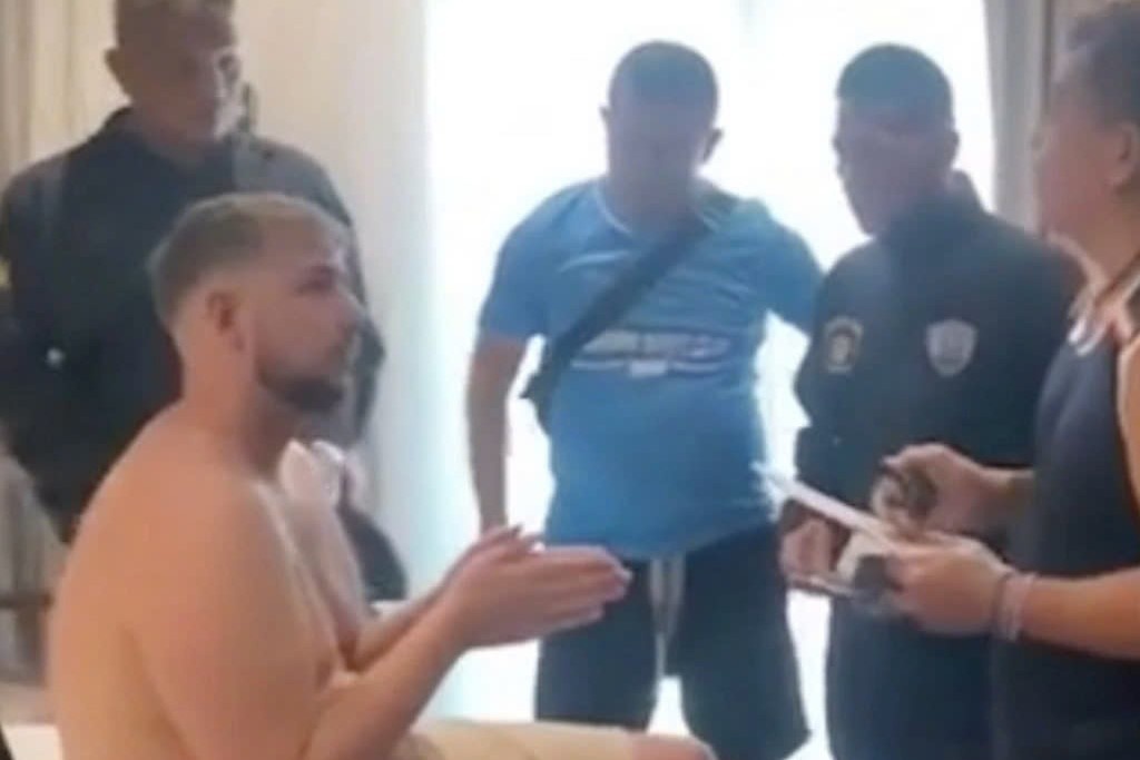 Du khach Ao lai mo to nuoc dam chet nguoi o Phuket hinh anh