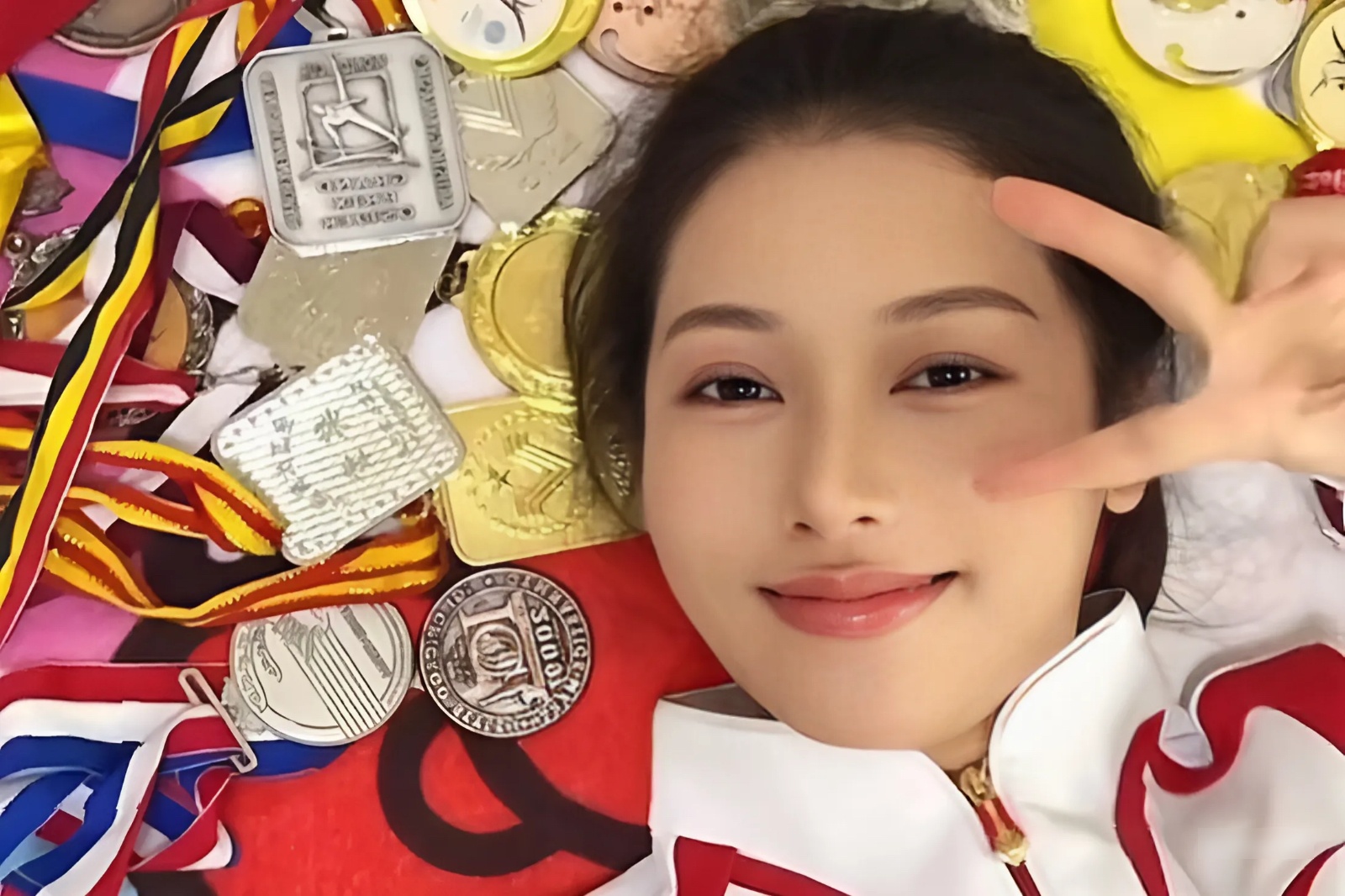 Hot girl the duc dung cu Trung Quoc lai bi khoa tai khoan vi nhay sexy hinh anh