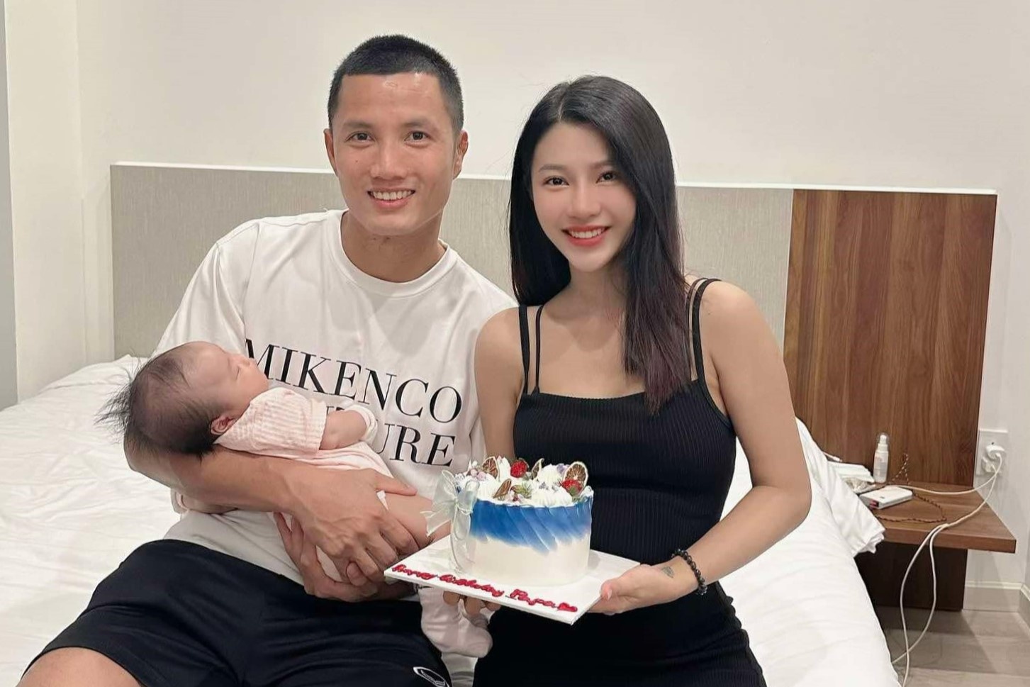 Vo Dinh Trieu: 'Anh cau hon toi sau 6 thang hen ho' hinh anh