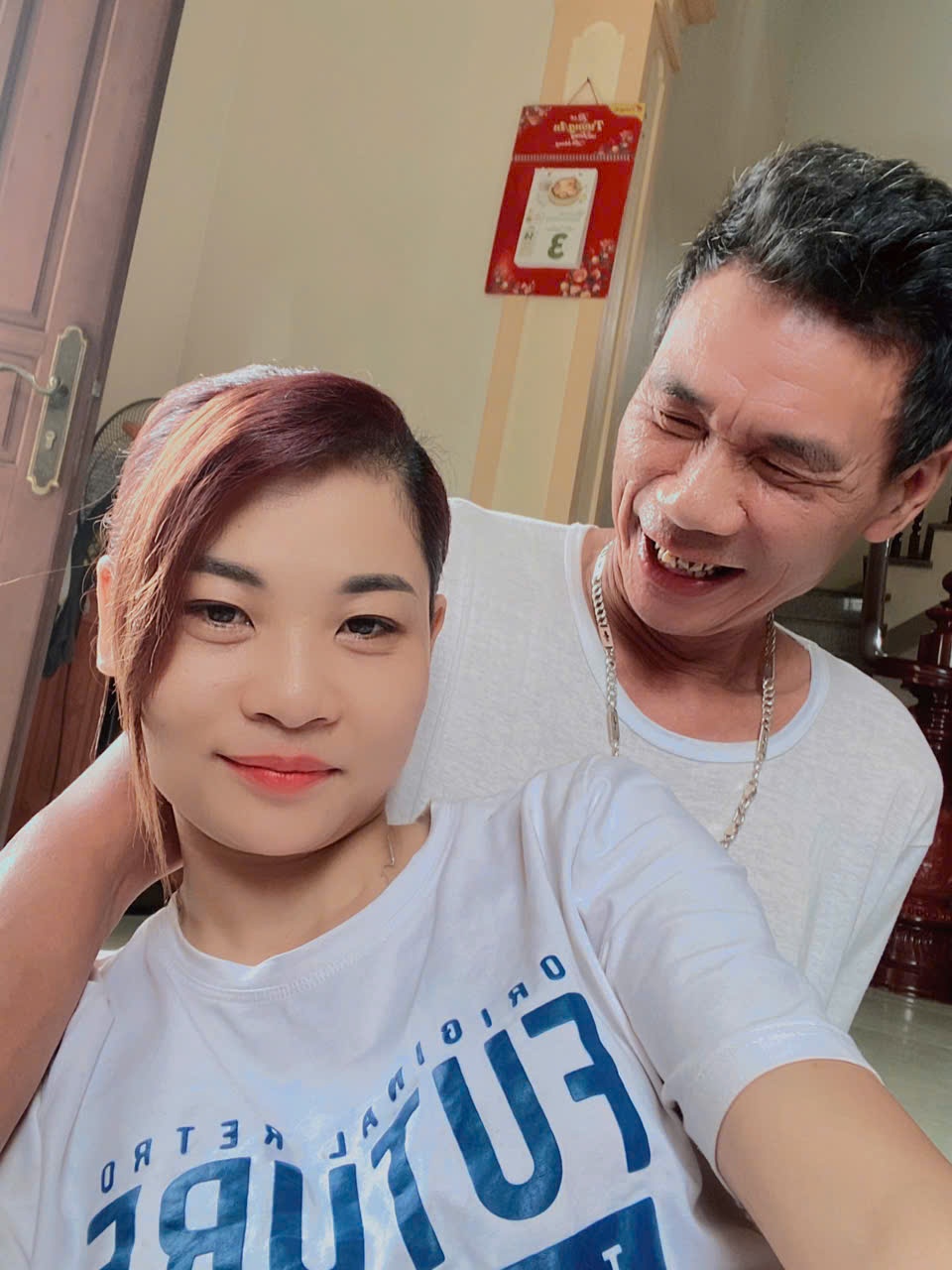 con gái về thăm nhà ảnh 1 con gai ve tham nha anh 1