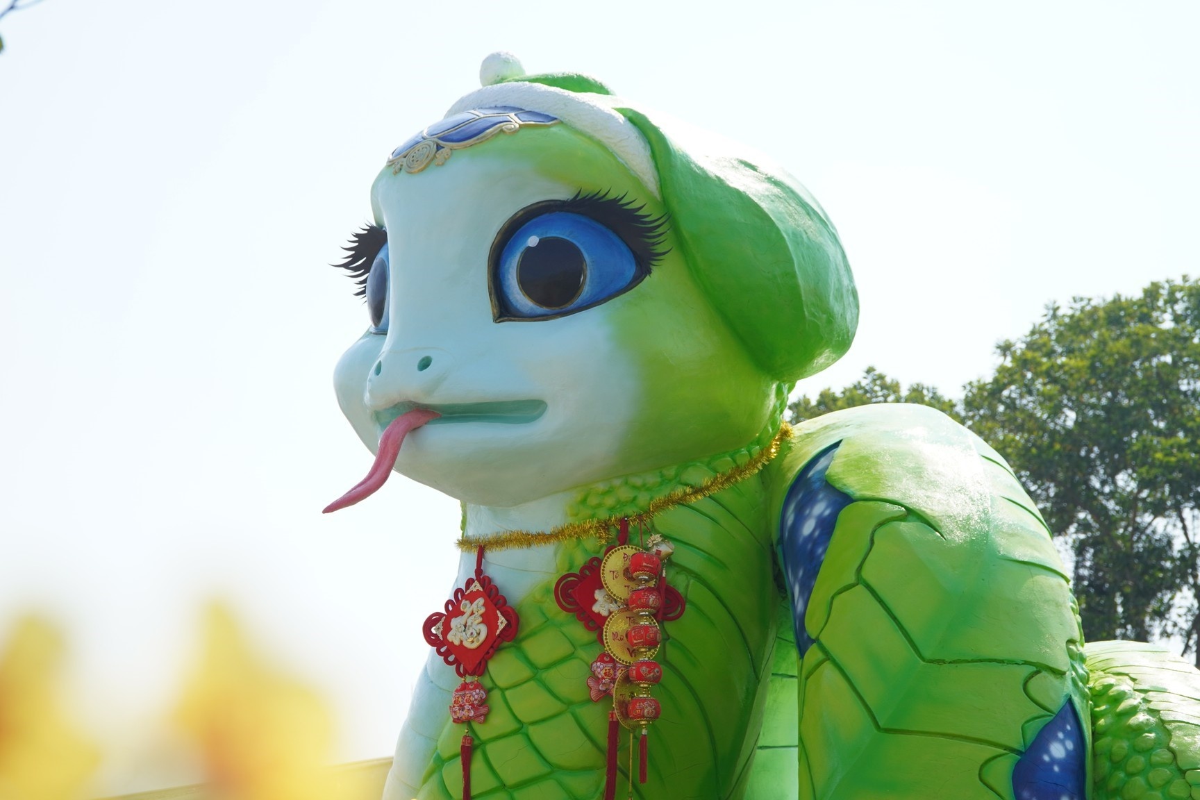 Linh vat 'ran hanh phuc' nang 7 tan, cao hon 5 m o Bac Giang hinh anh