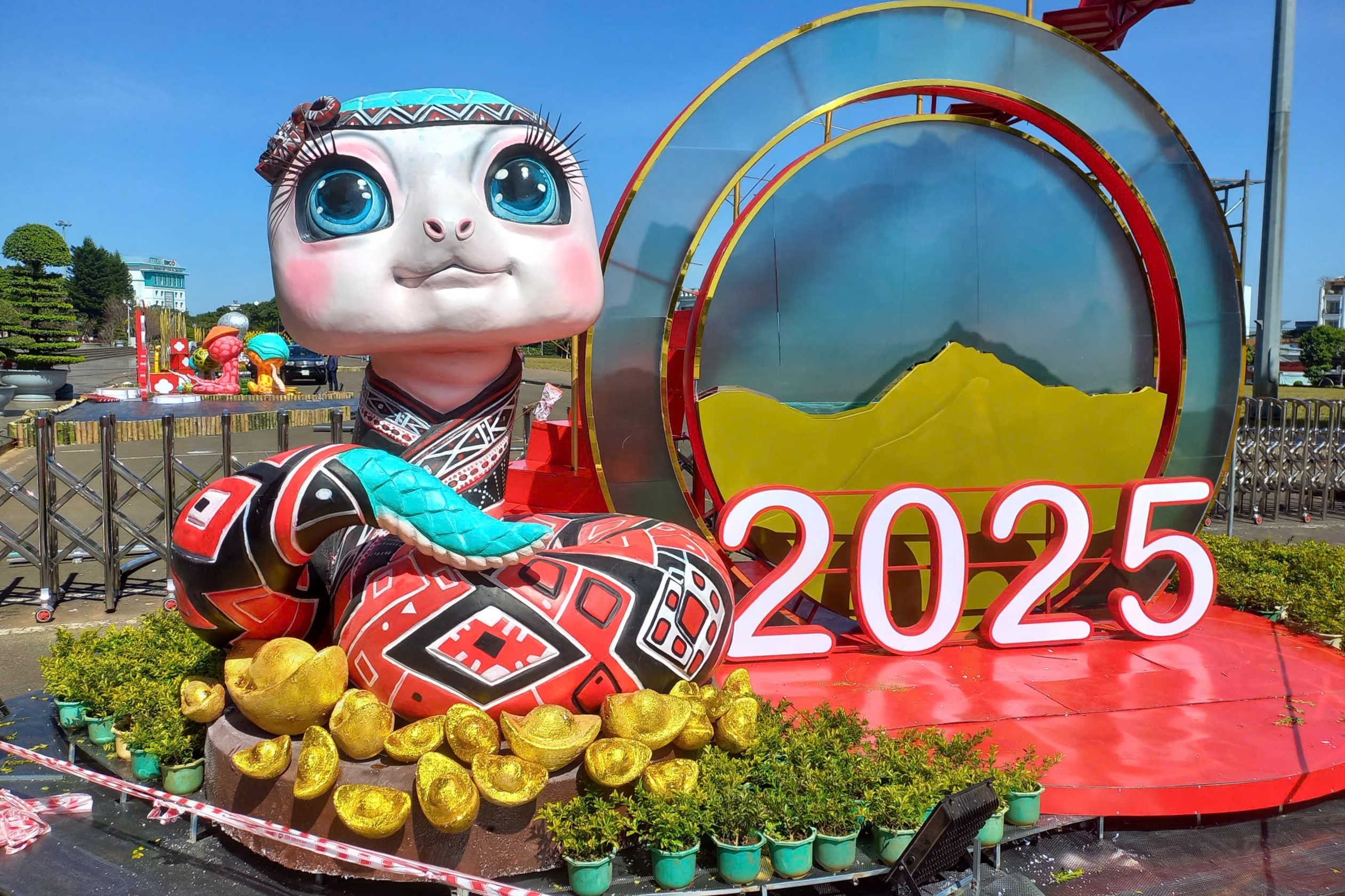 'Be Na' mac ao tho cam, hang mi cong vut dang yeu o Gia Lai hinh anh