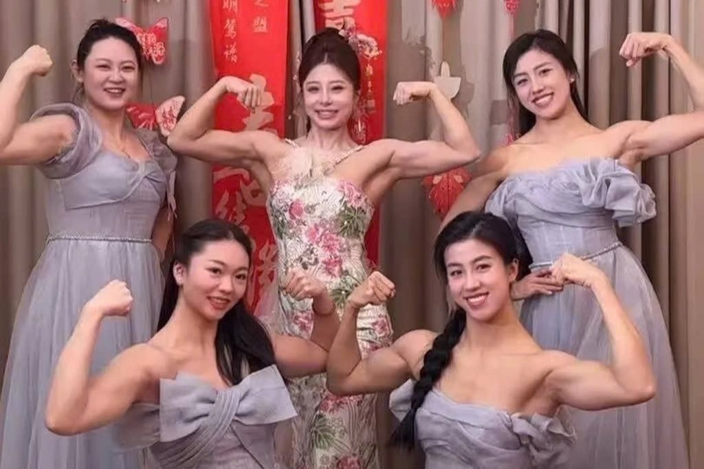 Co dau khoe co bap cuon cuon trong dam cuoi o Trung Quoc hinh anh
