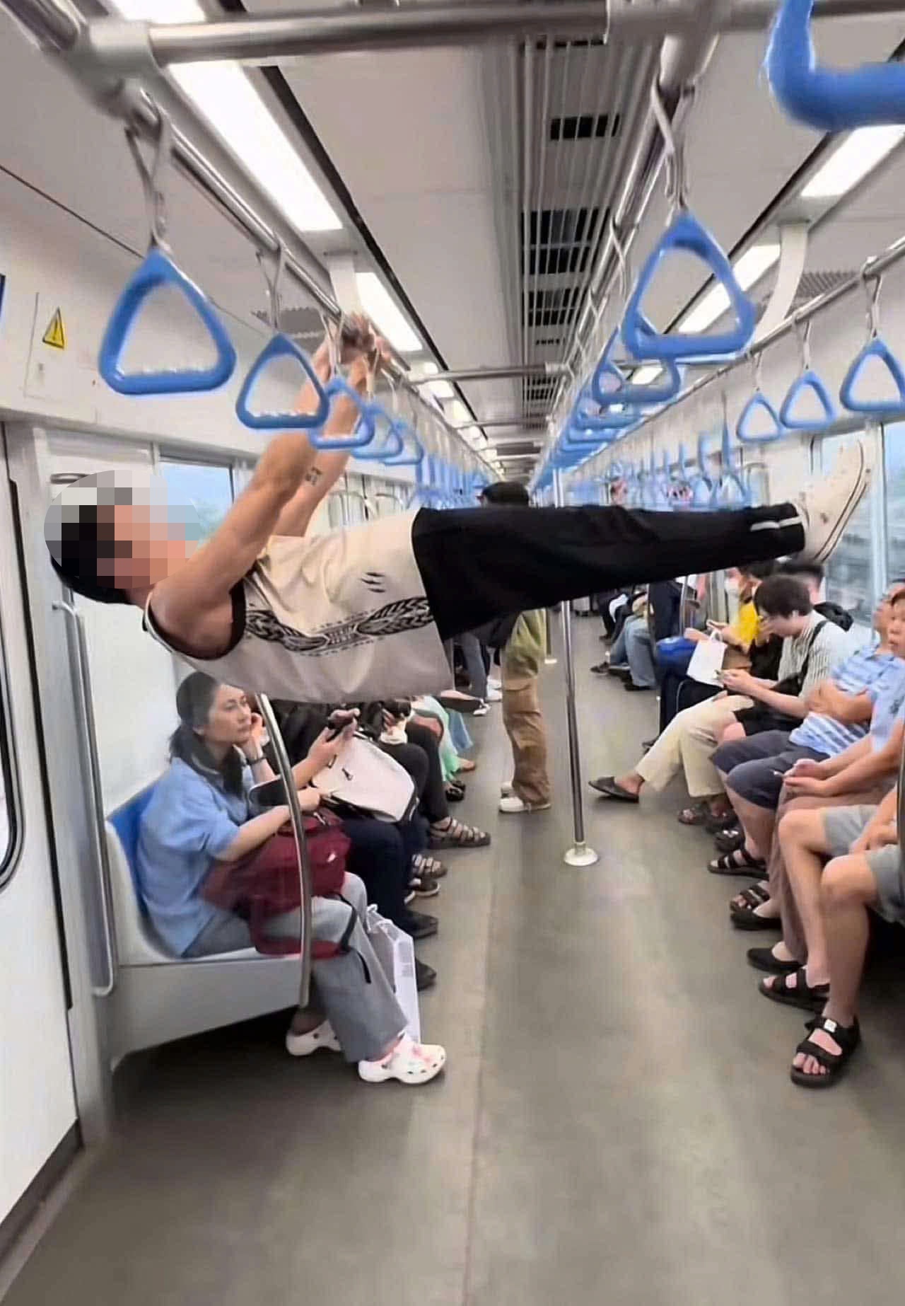 du nguoi tren tau metro anh 2