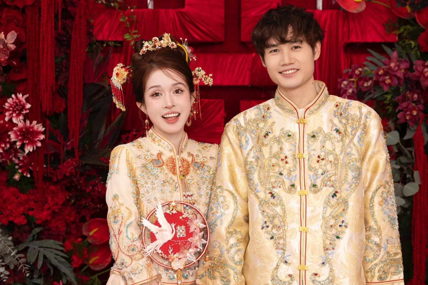 Hot girl 'Vi yeu ma den' ket hon, co con voi ban trai Trung Quoc hinh anh