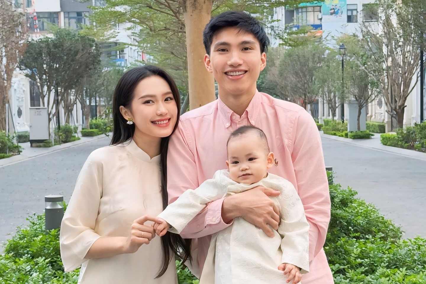 Doan Van Hau khoe anh nha moi hinh anh