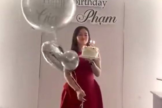 Co gai bi bong do bong bay sinh nhat phat no hinh anh