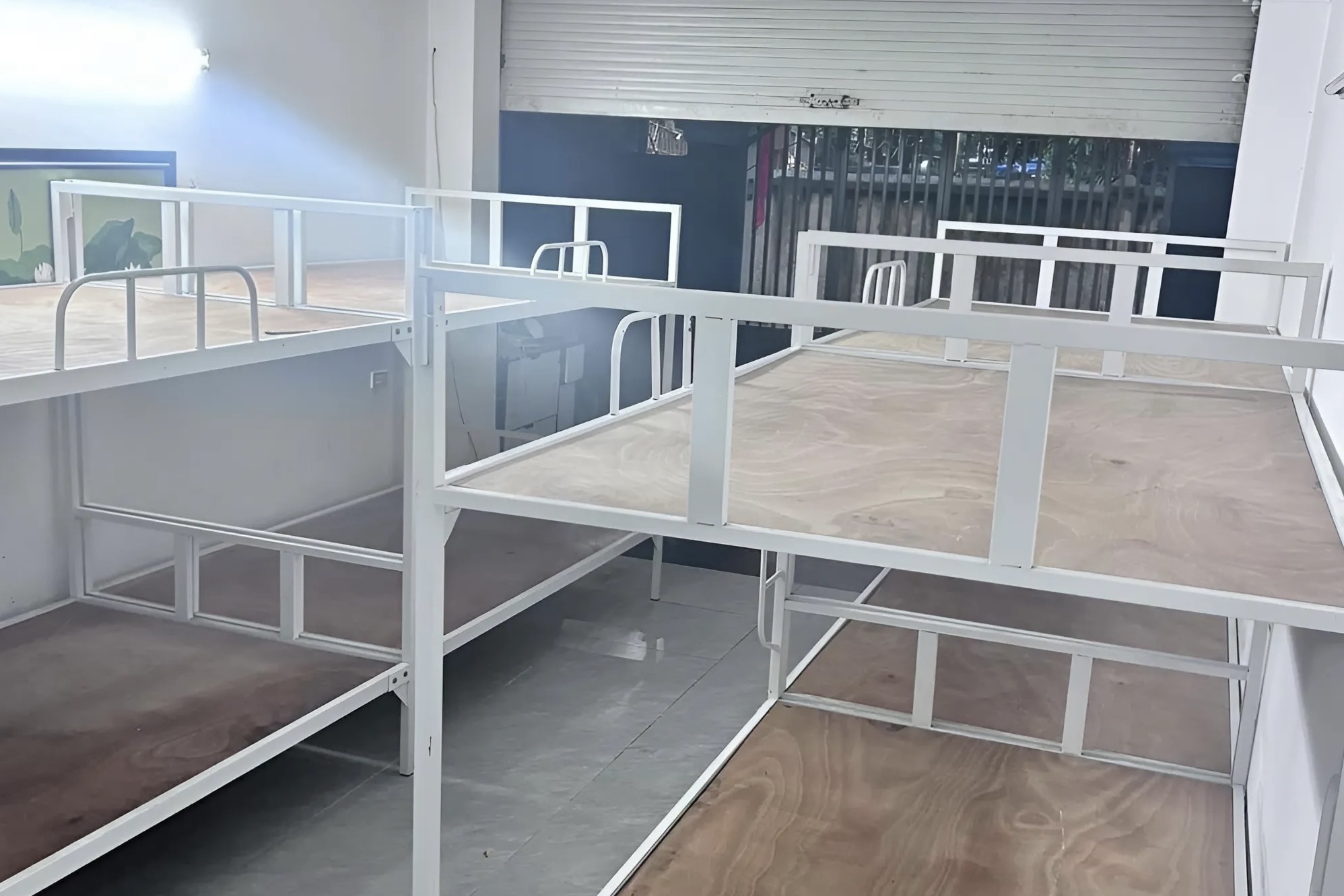 Nguoi phu nu chia nha, moi benh nhan ung thu den o mien phi hinh anh