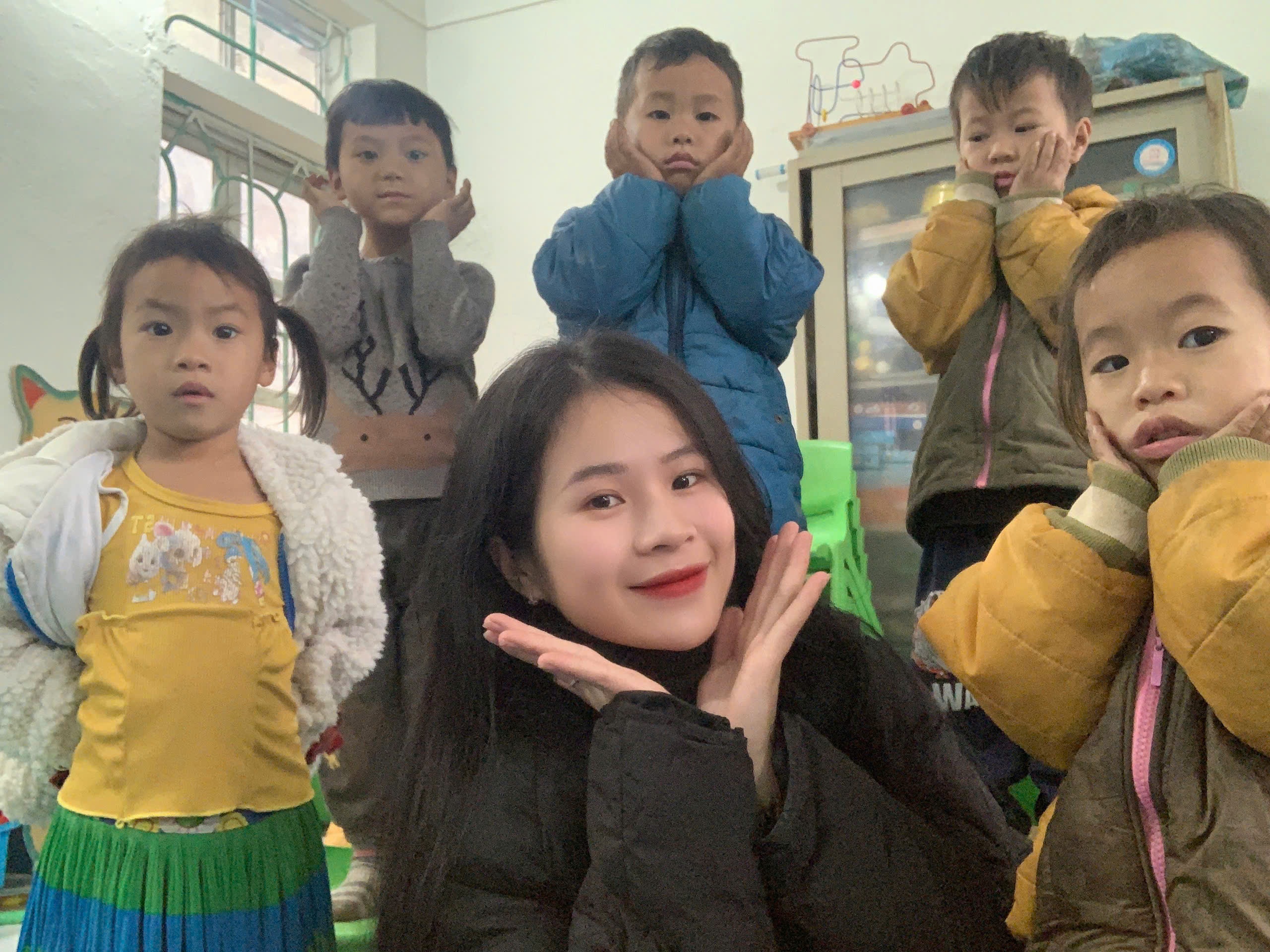 co giao mam non khoc anh 3