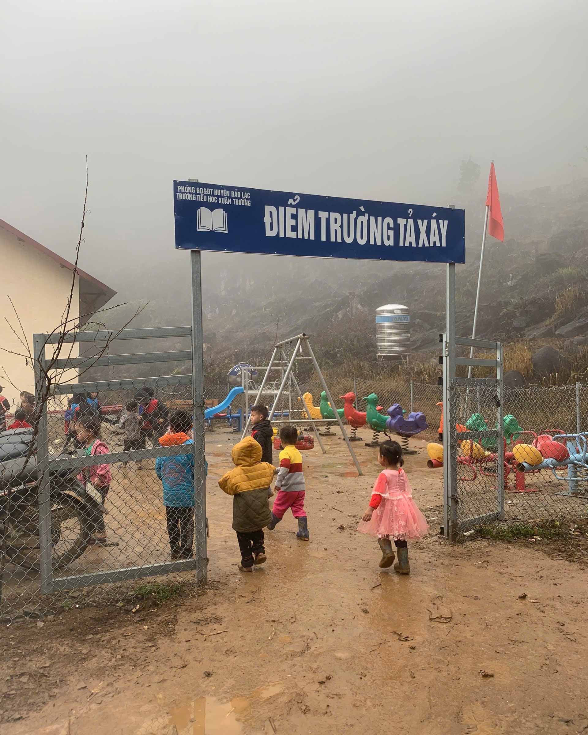 cô giáo mầm non khóc ảnh 1 co giao mam non khoc anh 1