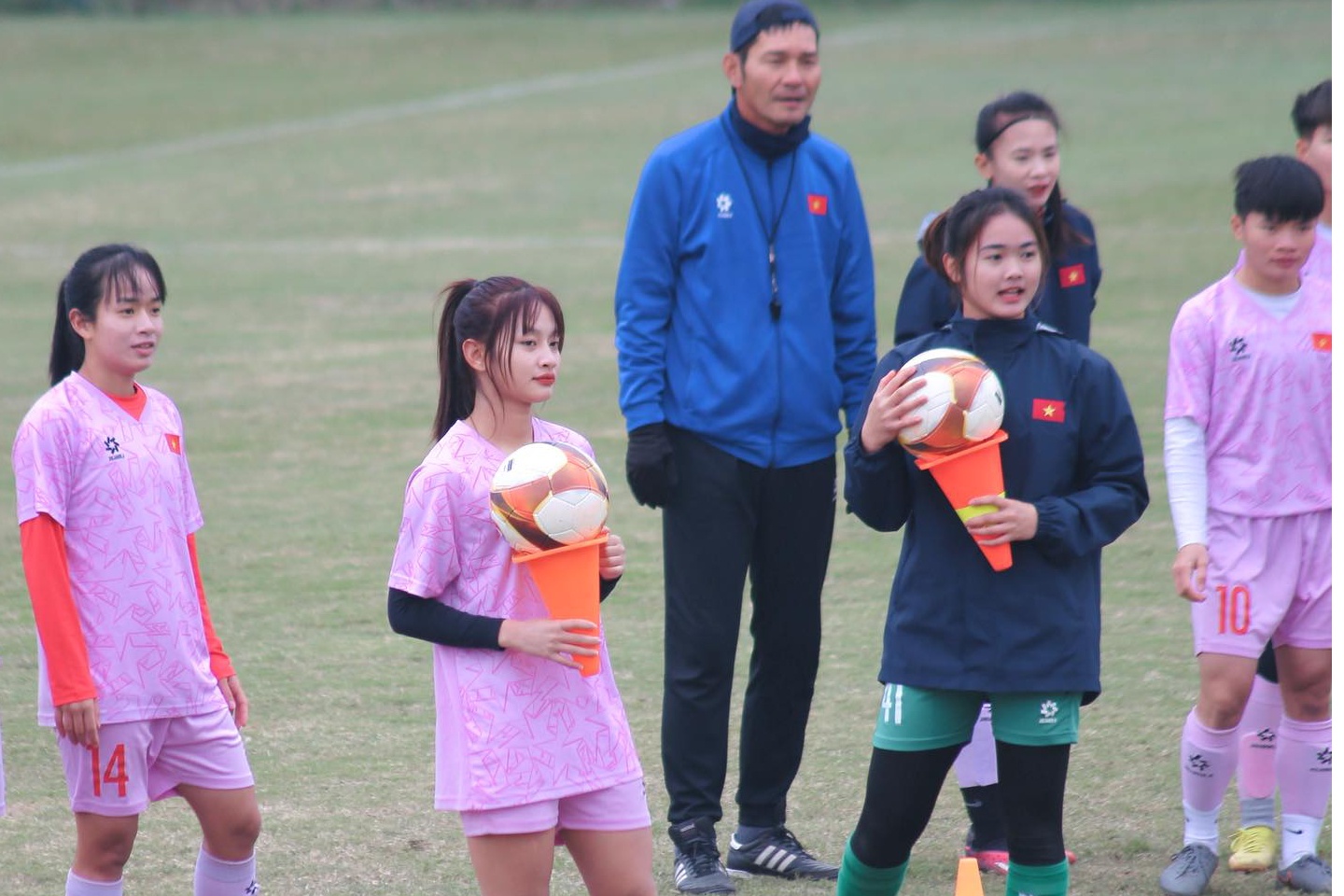 trung ve hong yeu anh 4