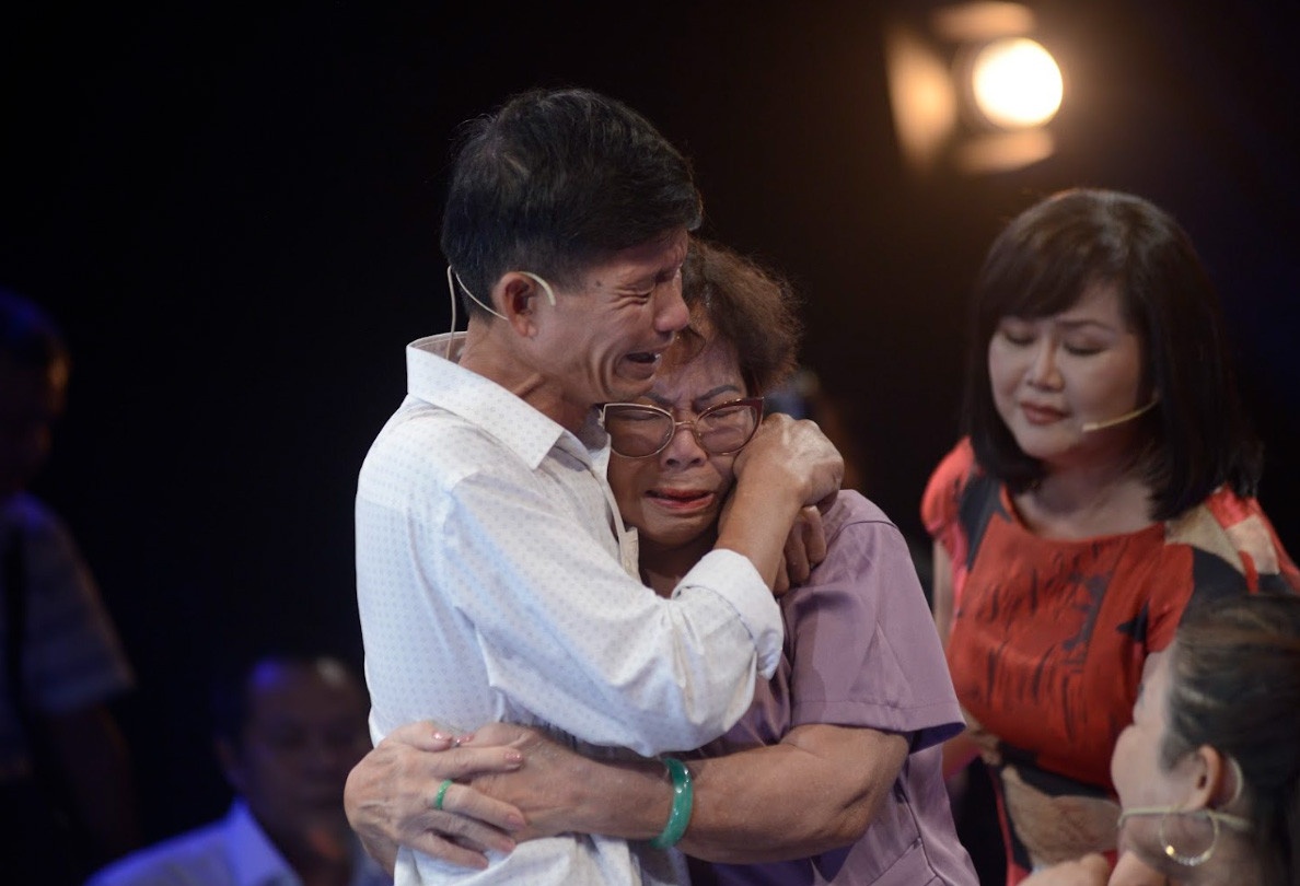 Cuoc doan tu dam nuoc mat cua nguoi me bo 4 con di hon 50 nam hinh anh