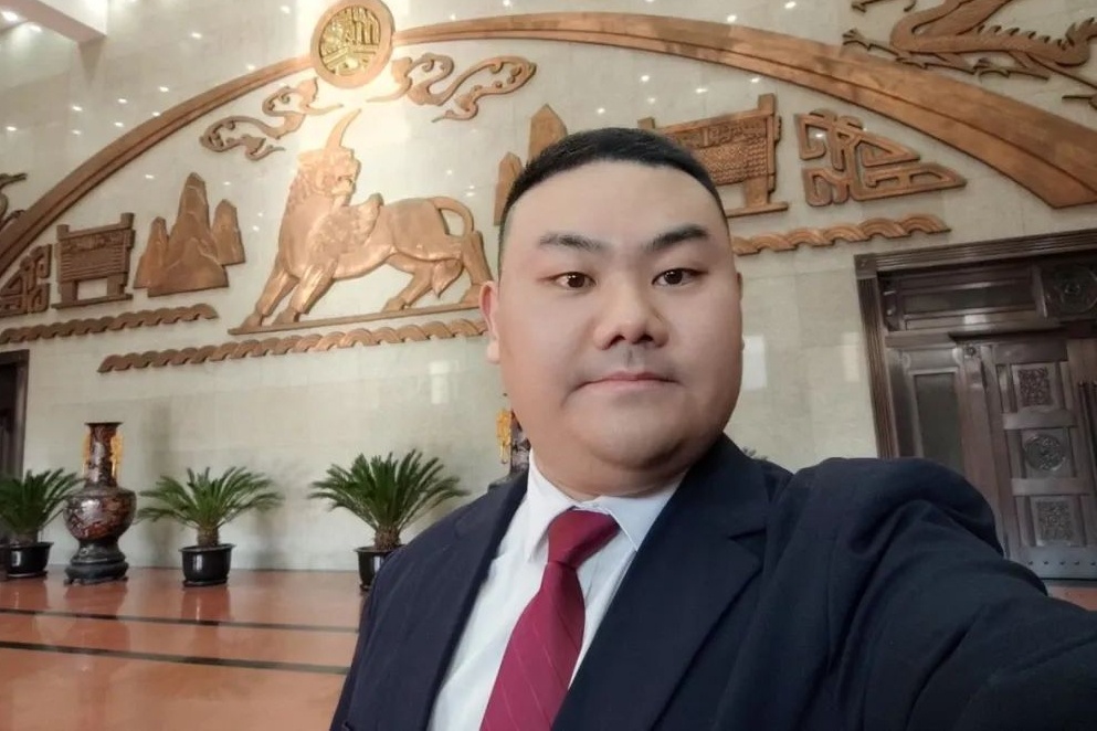 Nhan vien bao ve Dai hoc Bac Kinh thanh luat su sau 10 nam 'hoc ke' hinh anh