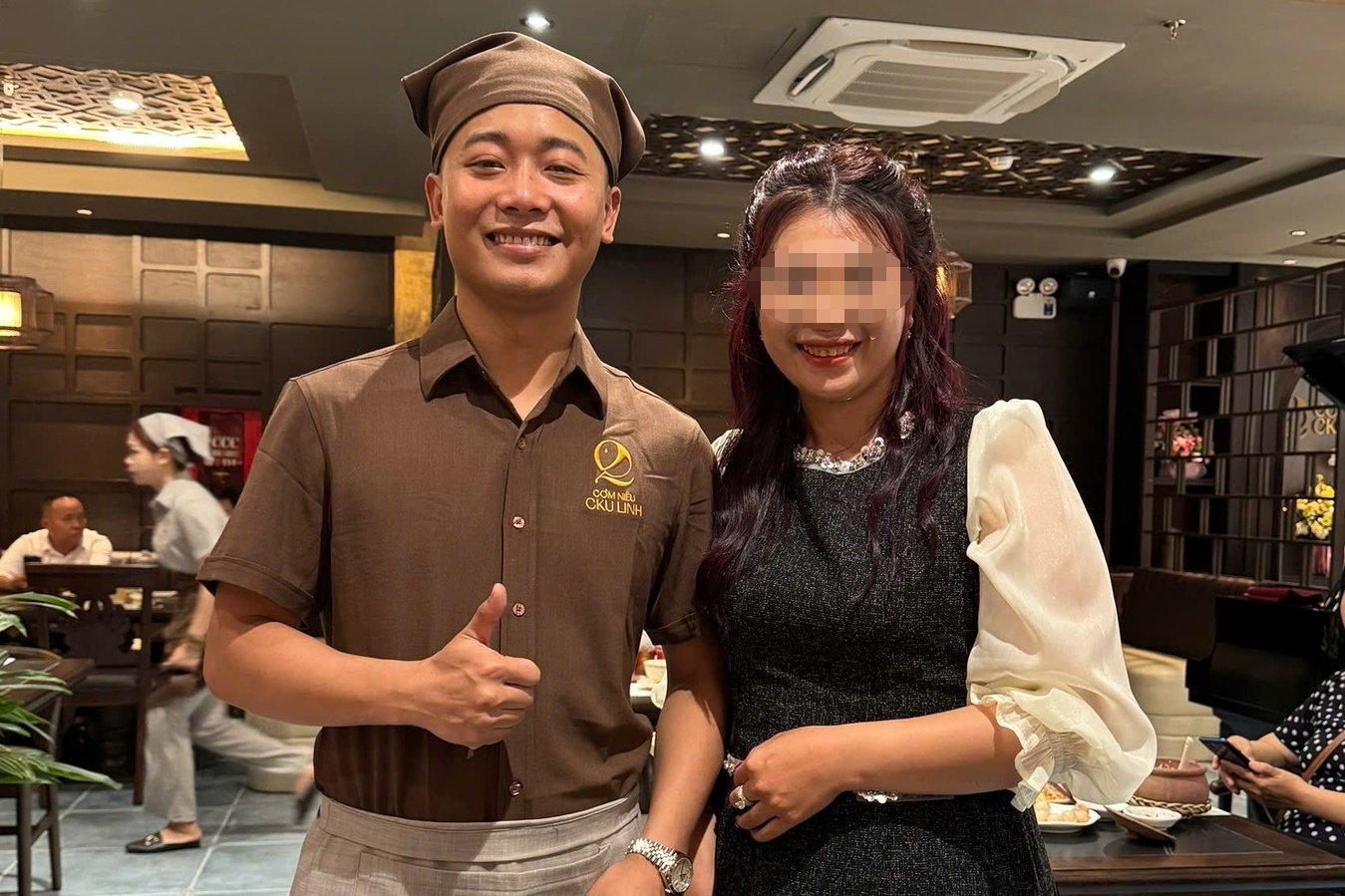 'Fan ruot' cua Quang Linh Vlogs xin loi hinh anh