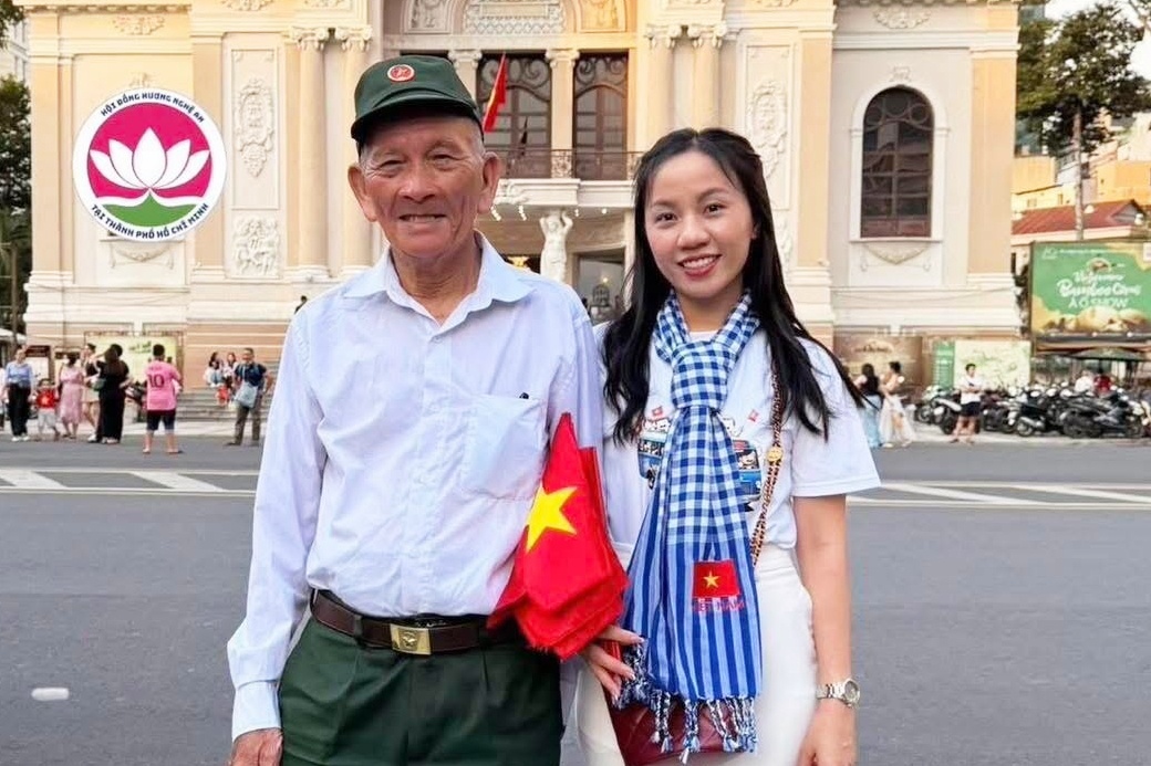 Cuu binh U80 tu lai xe 1.300 km xem dieu binh duoc chao don o TP.HCM hinh anh