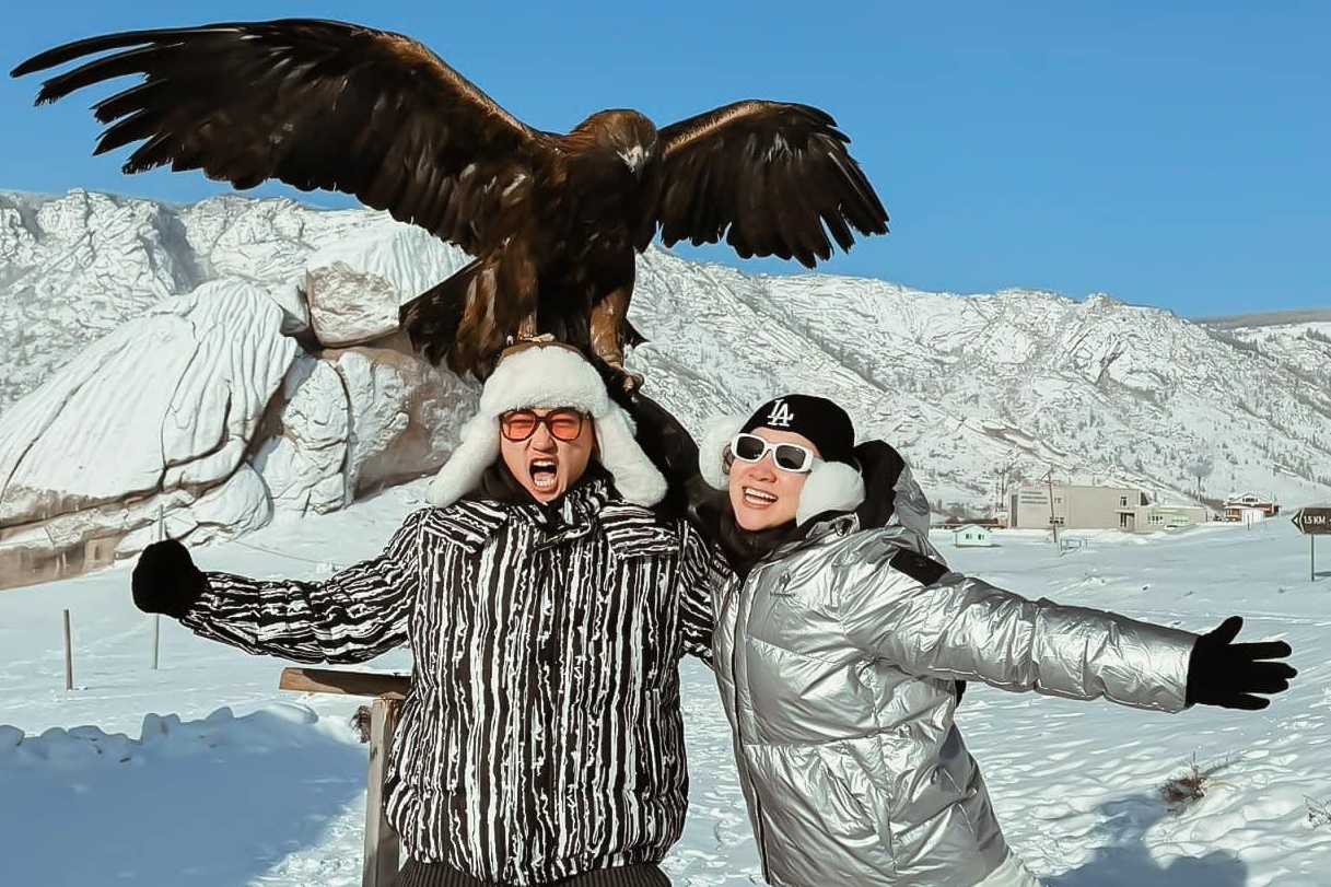 Cap vo chong Viet di hon 130 quoc gia, tung bi 'xin deu', suyt chet hinh anh