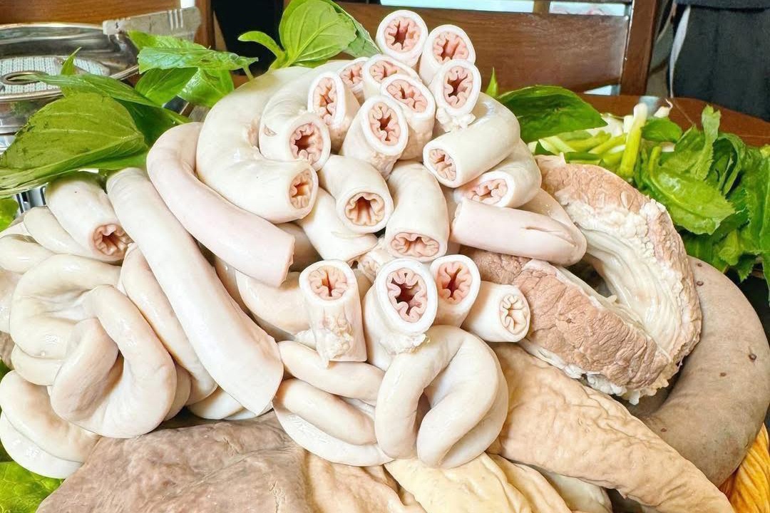 Quan long noi tieng bat ngo vang khach, bao 'het long xe dieu' hinh anh