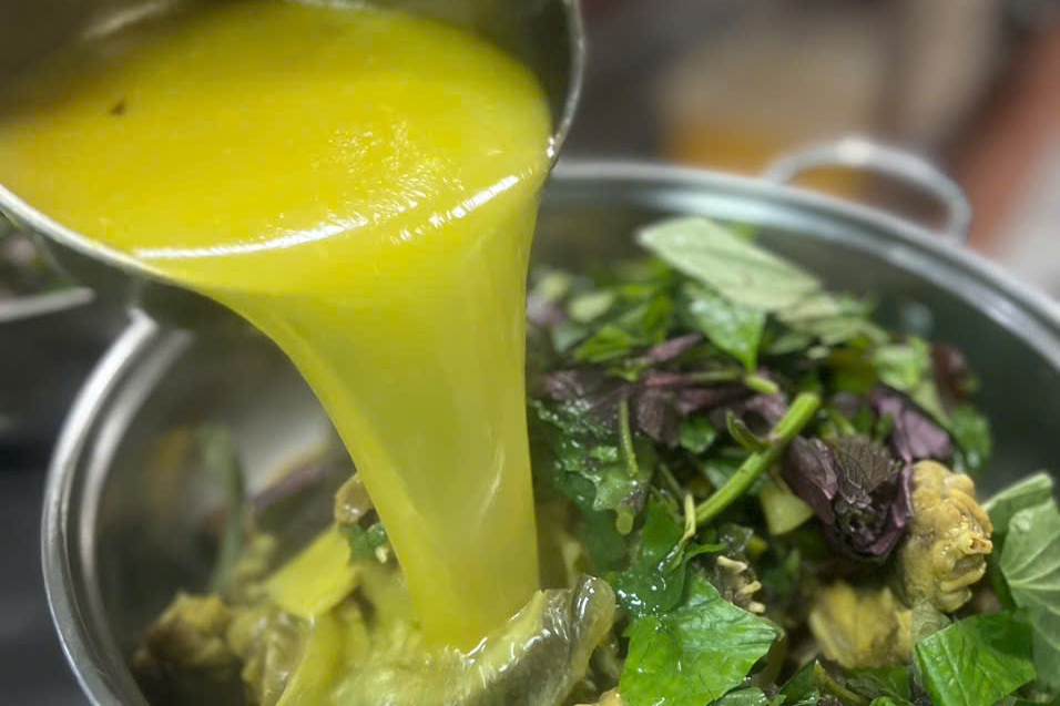 Nha hang len tieng vu khach an lau bi thu tien 'cong lam ga, nuoc lau' hinh anh