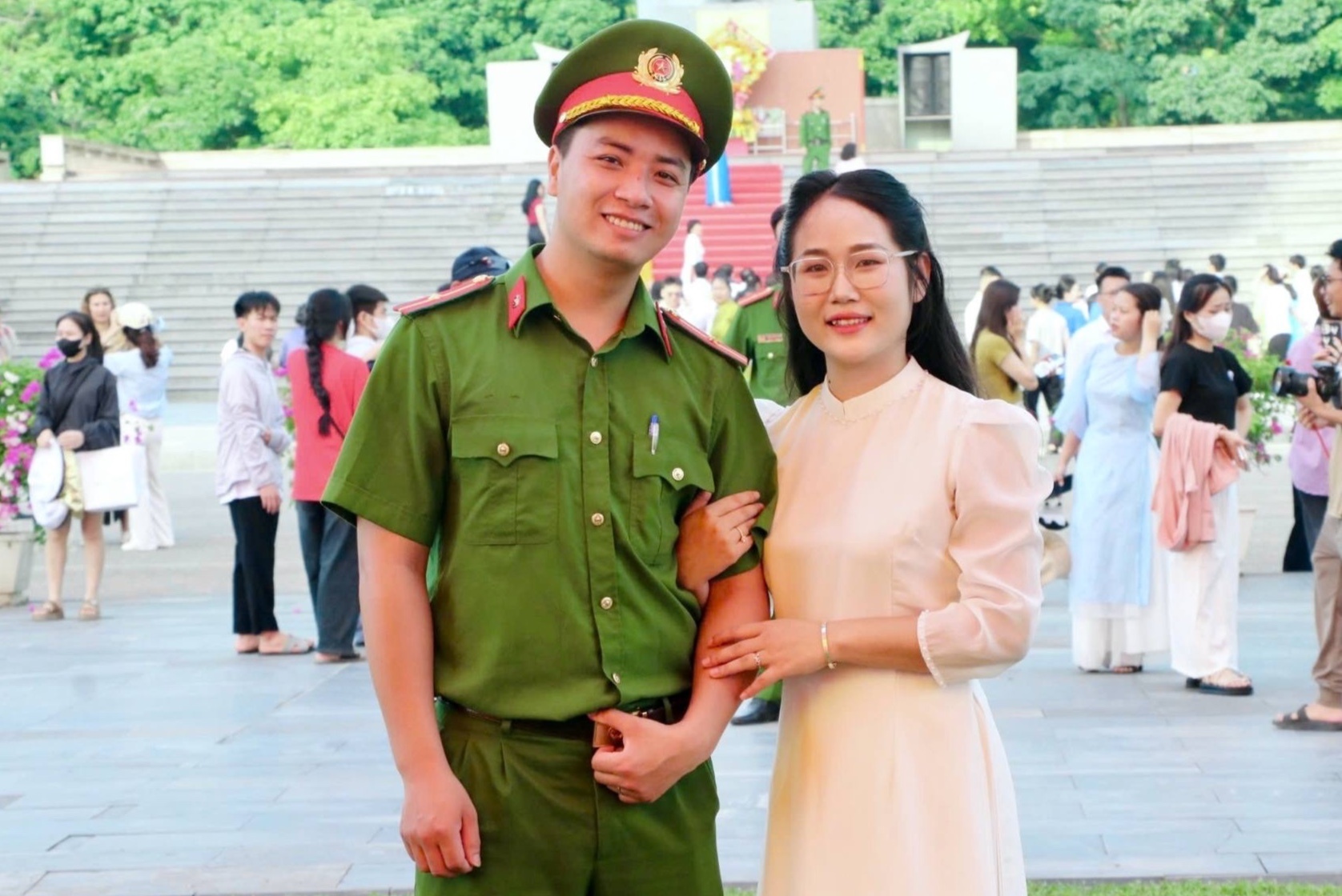 Chien si cong an cau hon ban gai duoi dai ky To quoc 2.025 m2 hinh anh