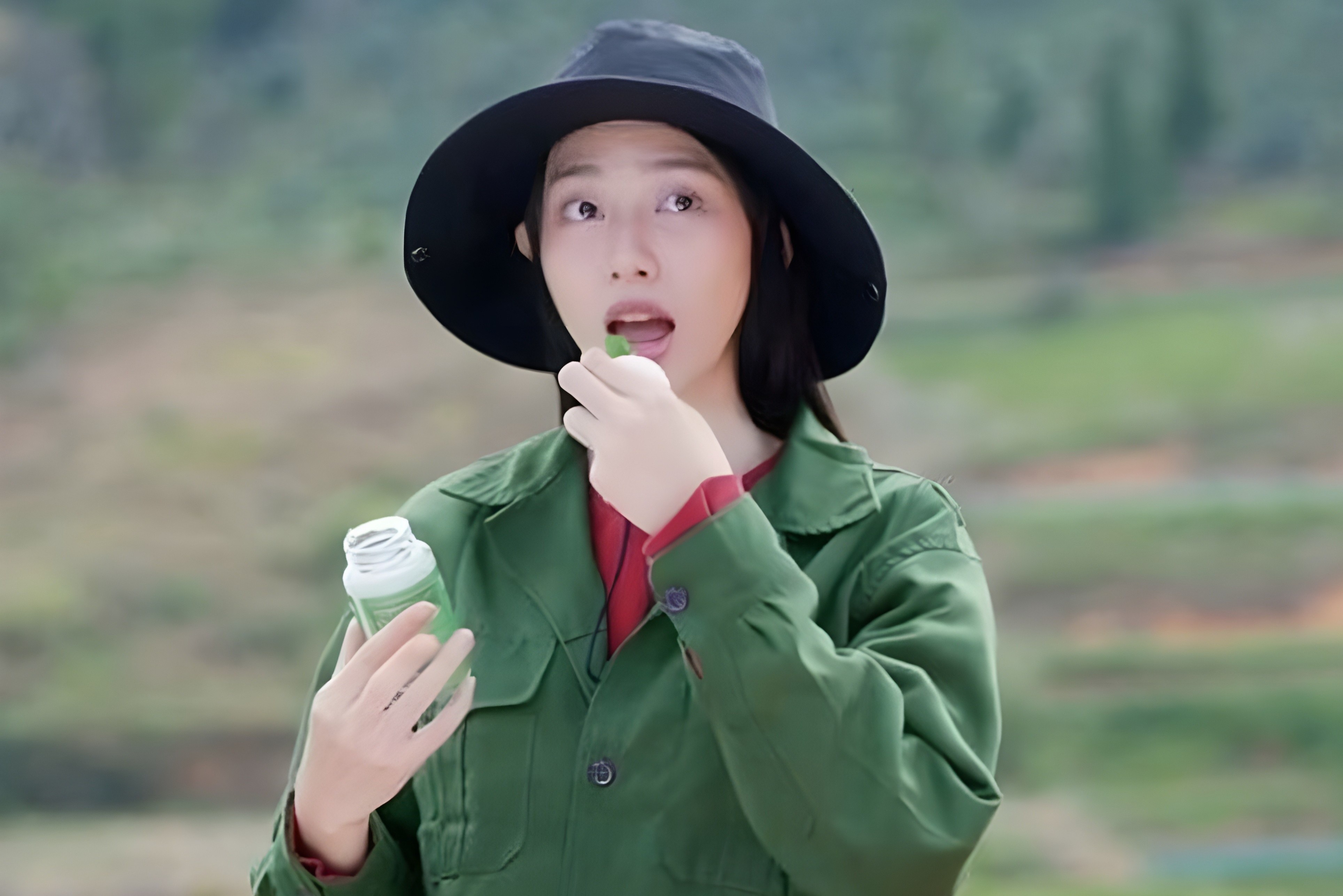 Phat ngon 'truoc sau bat nhat' cua Thuy Tien trong vu keo rau Kera hinh anh