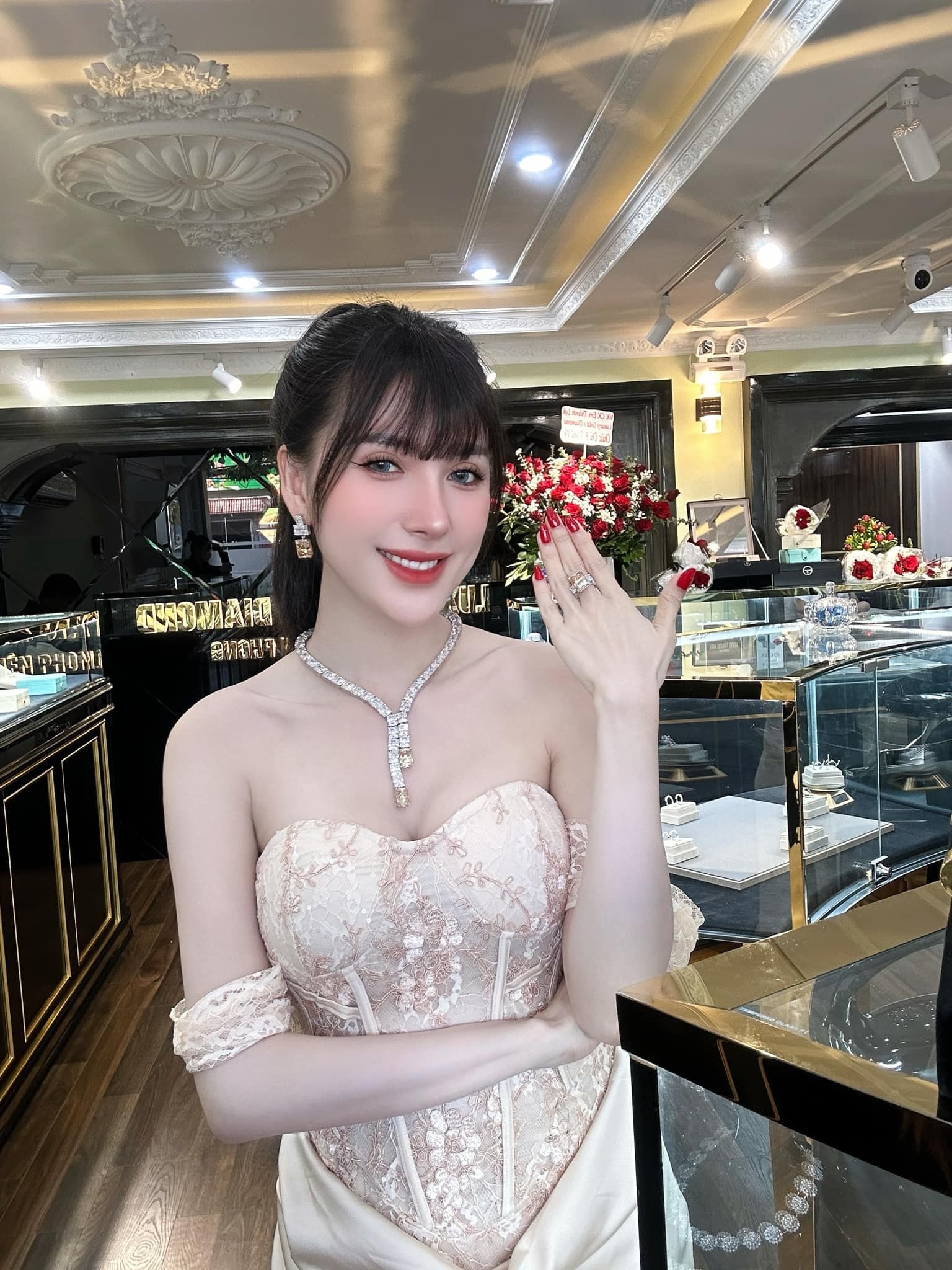 phu ba ngan collagen anh 2