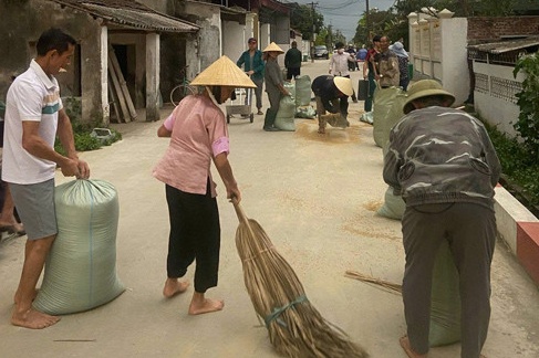 Video ca xom cung nhau chay lua khien nhieu nguoi xuc dong hinh anh