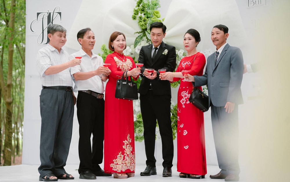dam cuoi vang co dau anh 2