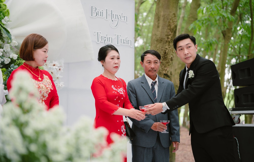 dam cuoi vang co dau anh 5