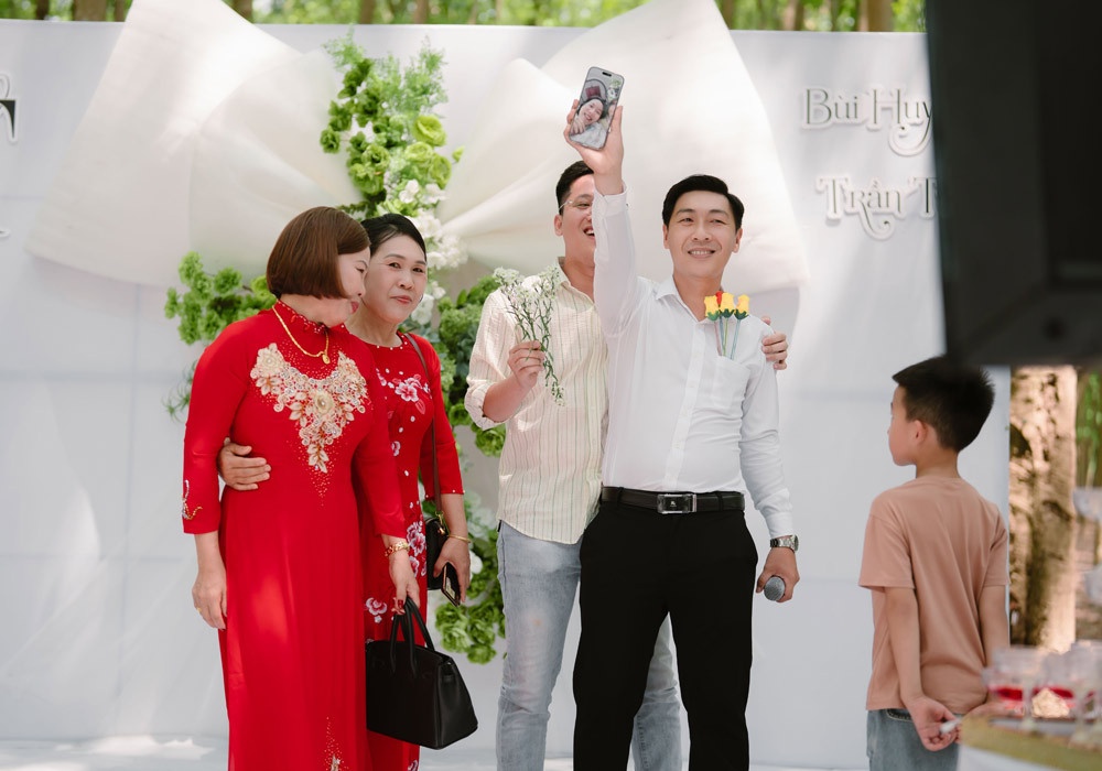 dam cuoi vang co dau anh 8