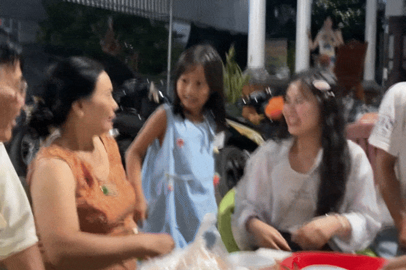 Me het len, 'bo chay' khi phat hien con gai bi mat tu Han ve tham nha hinh anh
