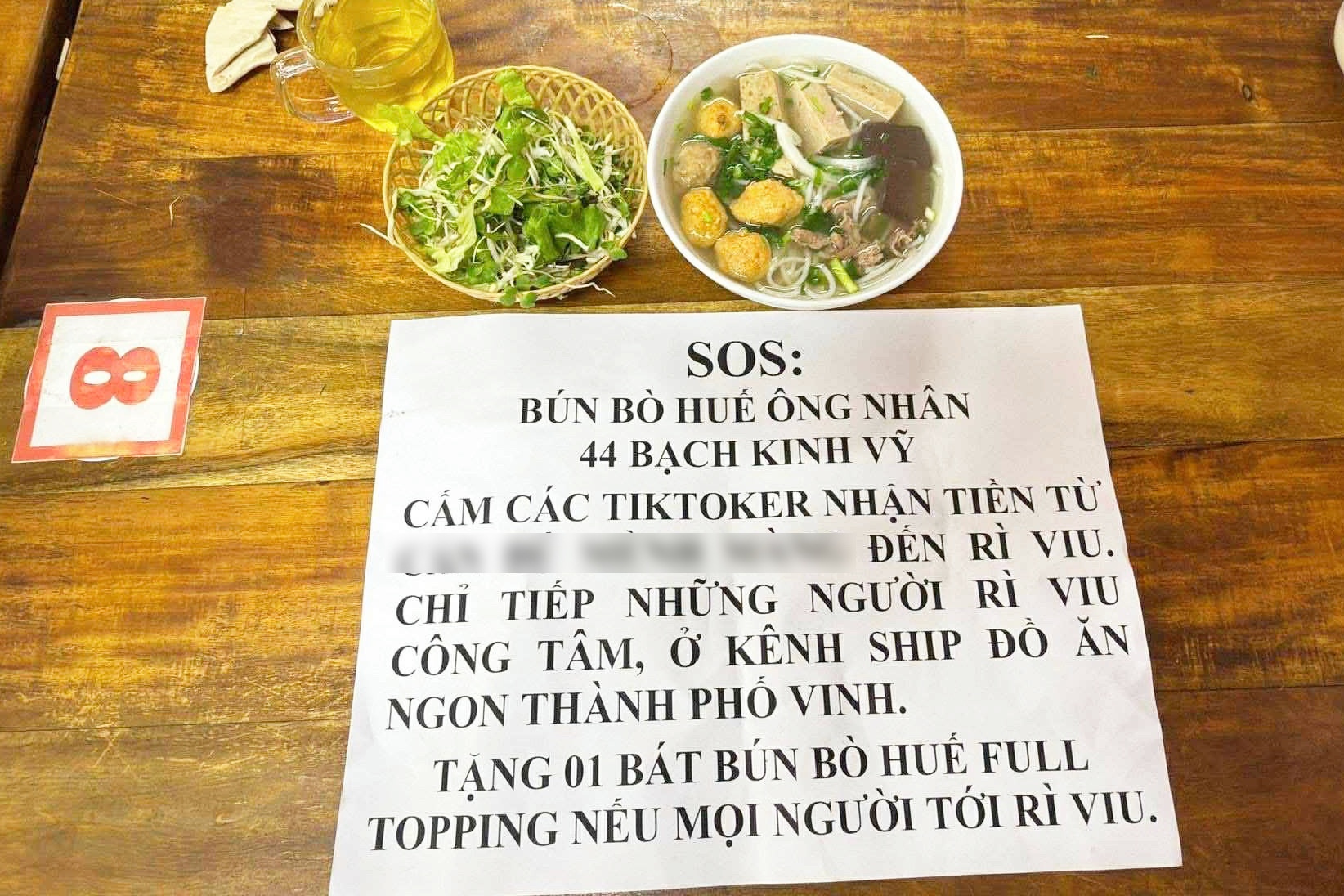 Quan bun bo Hue cam cua TikToker 'review ban' hinh anh