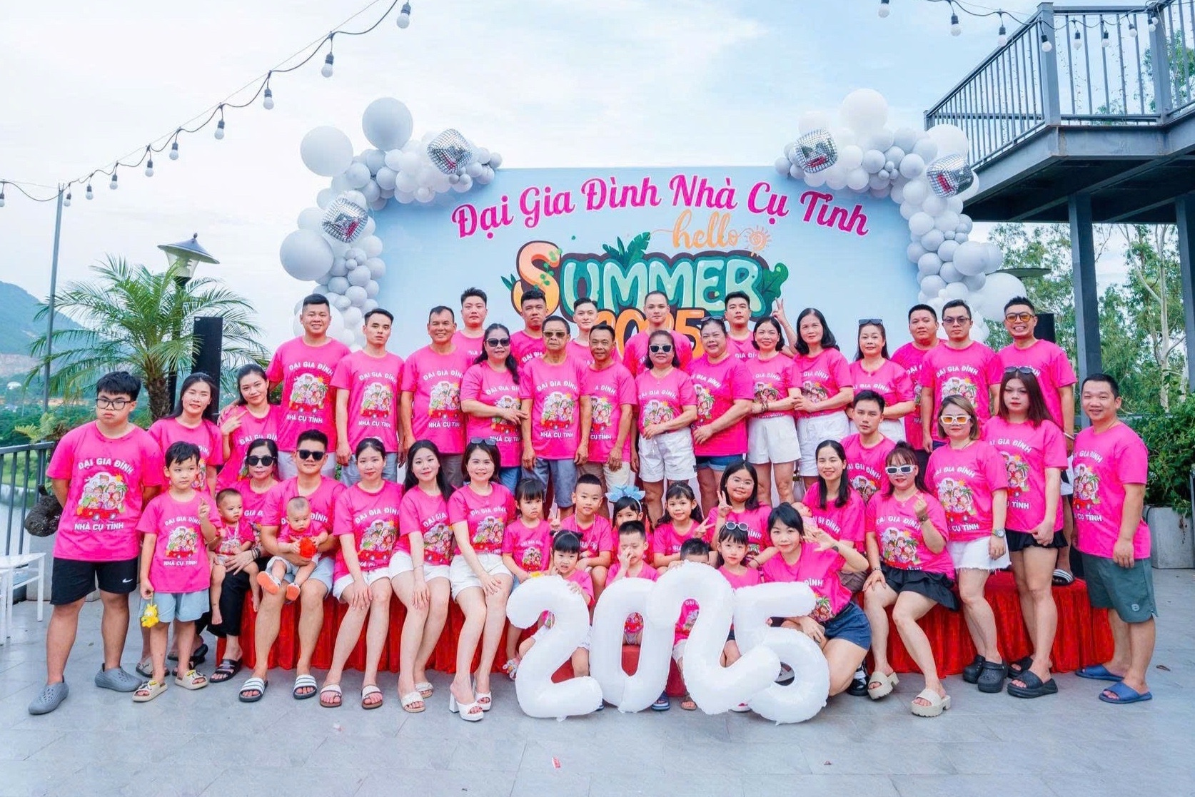 Dai gia dinh 50 nguoi chi 200 trieu di du lich, bao can villa 19 phong hinh anh