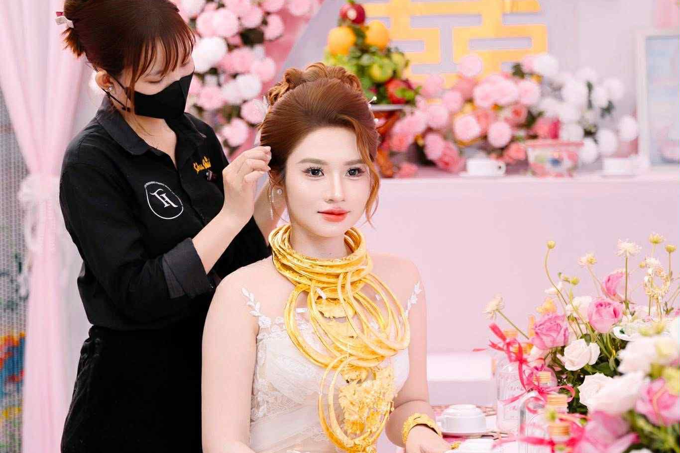 Co dau Tien Giang vang deo triu co, phai long vao nhau trong ngay cuoi hinh anh