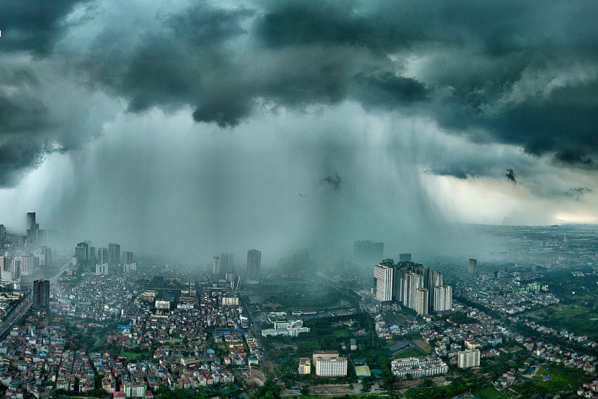 Khoanh khac 'nhu phim vien tuong' trong con mua lon o Ha Noi hinh anh