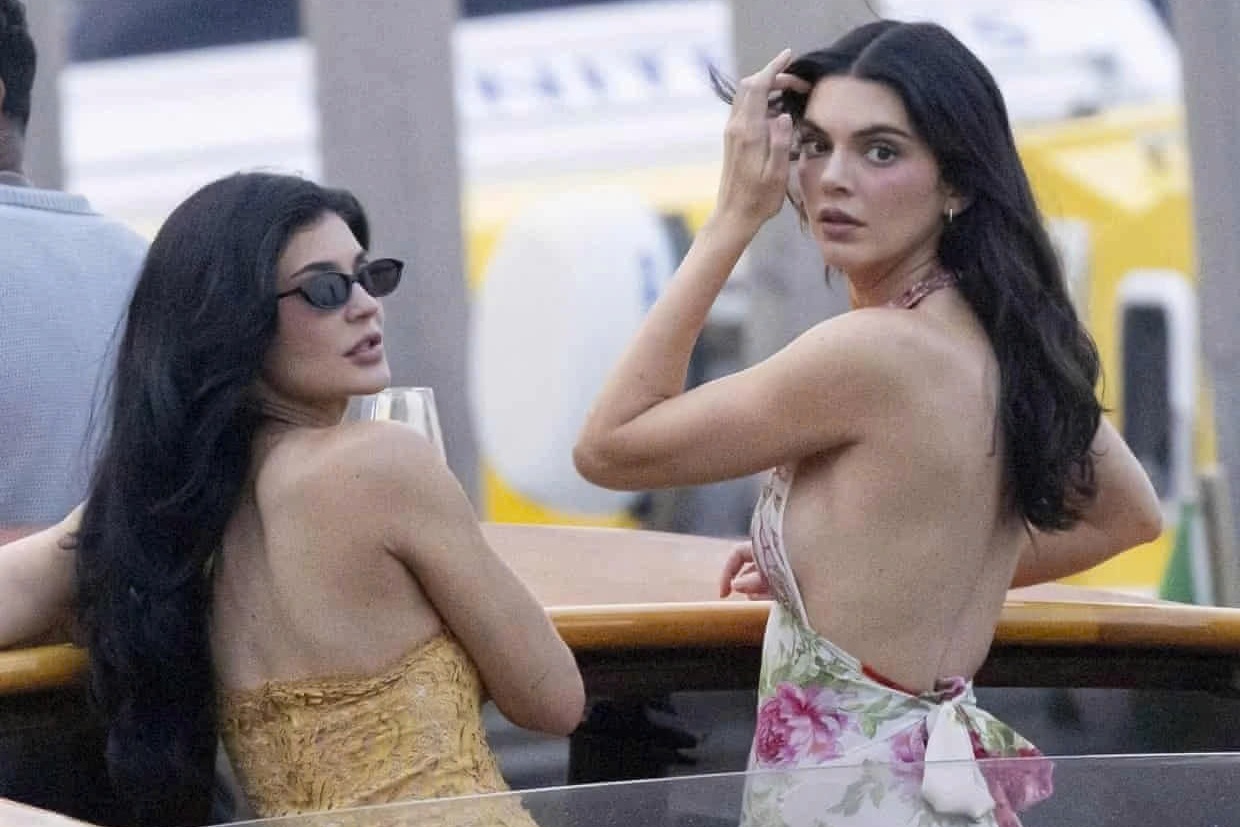 chi em kardashian anh 1