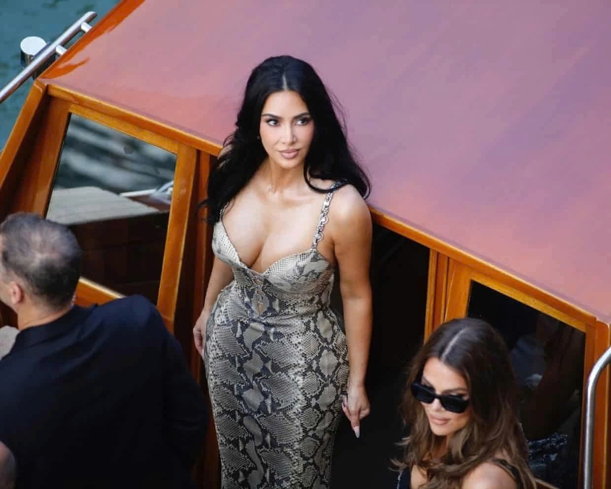 chi em kardashian anh 2