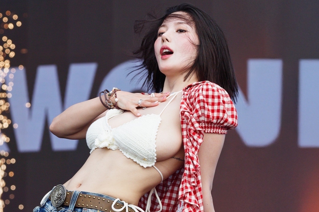 Nam dien vien hai binh luan phan cam ve co the 'nu than Waterbomb' hinh anh