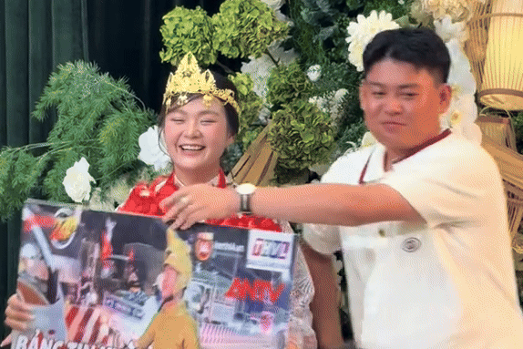 Anh trai trao quà cưới 'lầy lội' cho em gái hút triệu view