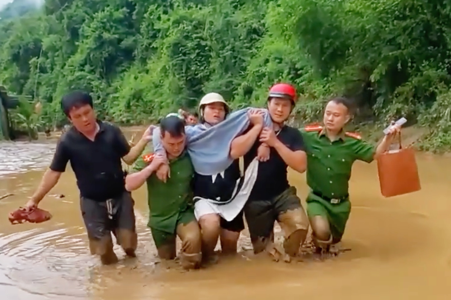 mua lu nghe an anh 1