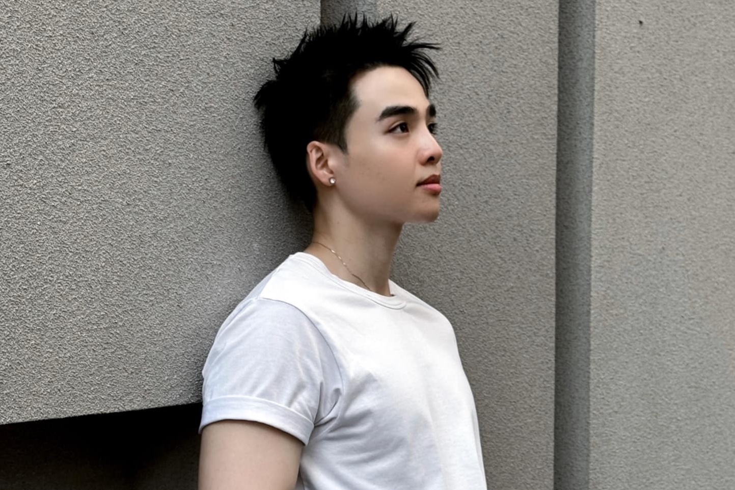 TikToker Tun Pham gay tranh cai hinh anh