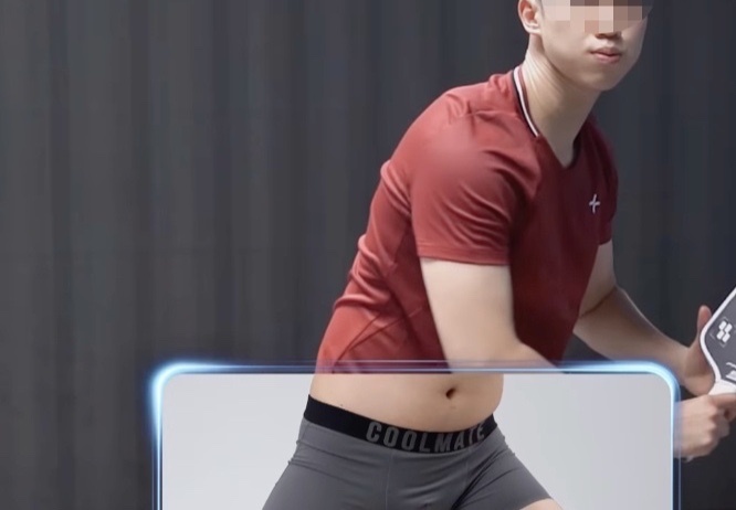 Quang cao do lot cua hang thoi trang Viet gay tranh cai hinh anh