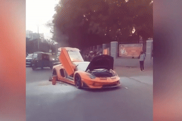 Chay xe Lamborghini anh 1