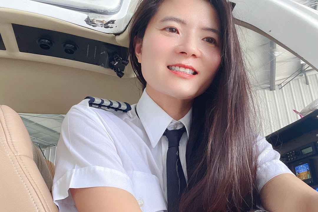 Nu phi cong goc Viet tu nan khi dang bay vong quanh the gioi hinh anh