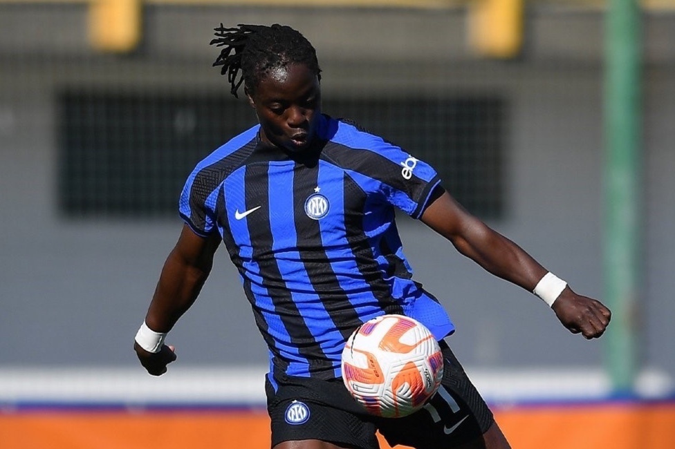 Nu cau thu bat khoc vi phai coi do de chung minh 'toi la phu nu' hinh anh