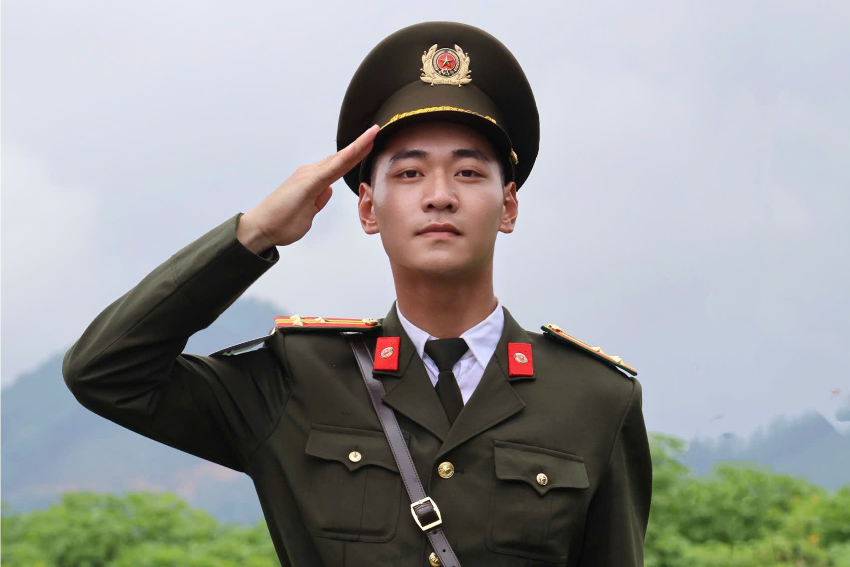 Chua dieu binh A80, khoi truong cao 1,85 m da gay chu y vi dien trai hinh anh