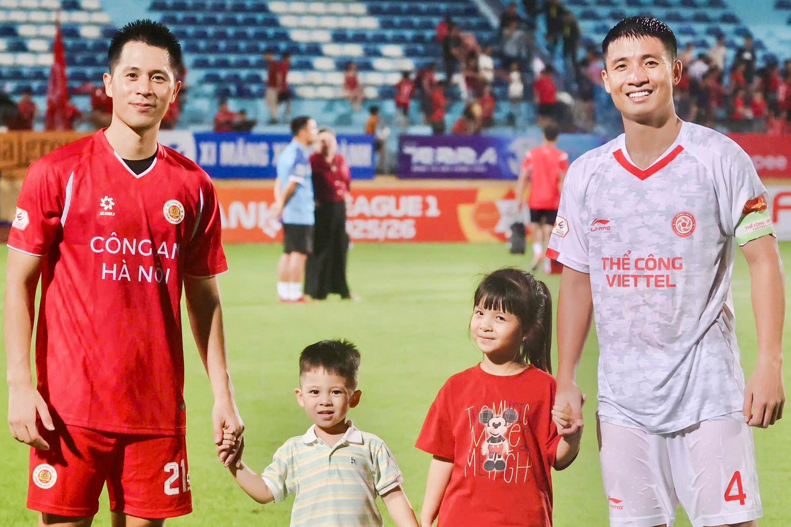 Hinh anh nhan 'bao like' cua doi ban than Tien Dung, Dinh Trong hinh anh