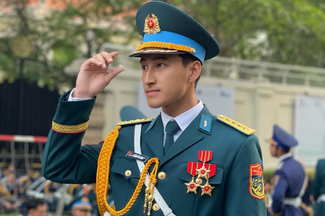 chien si noi tieng anh 8
