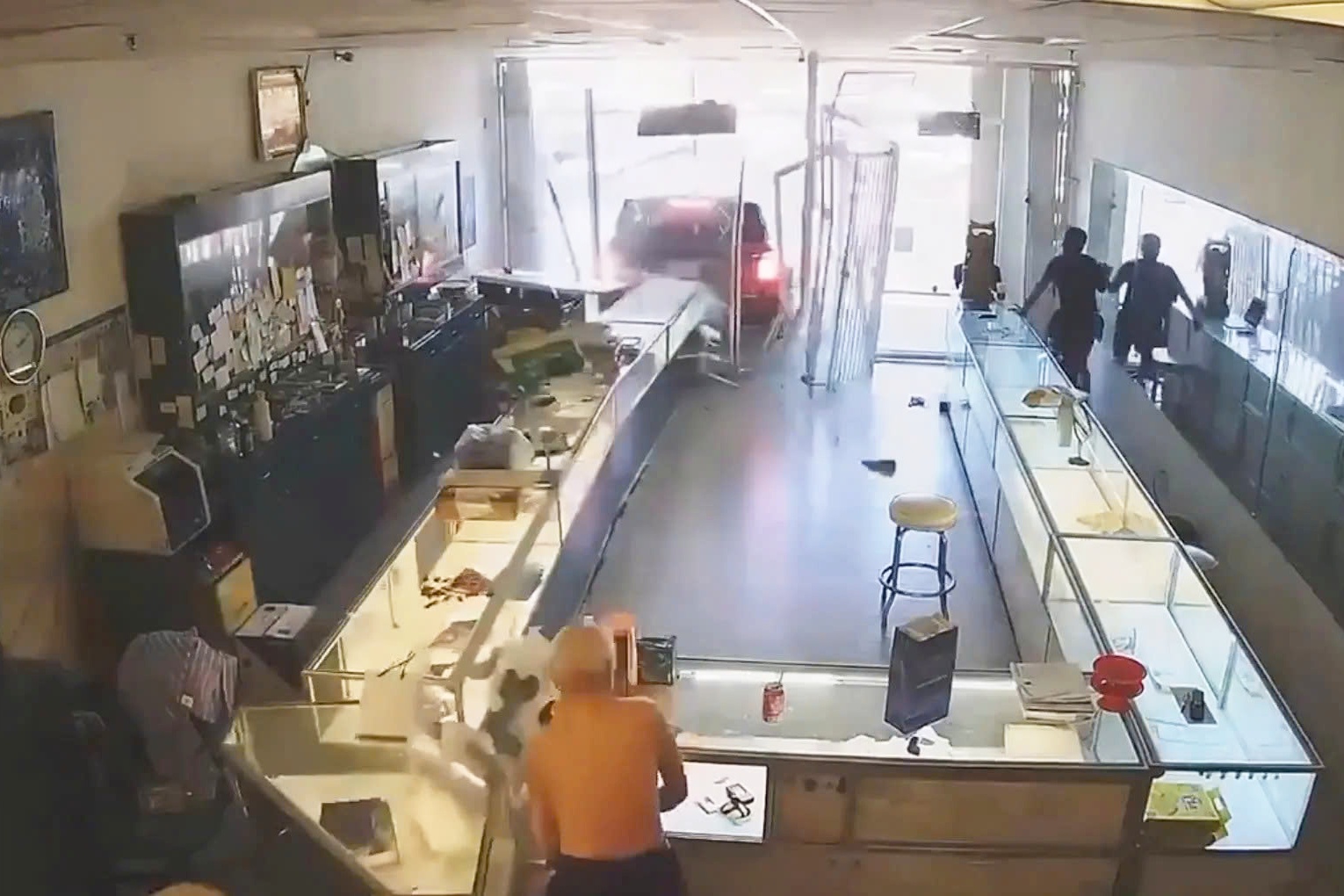 Hang chuc ten cuop xong vao tiem vang nguoi Viet o My hinh anh