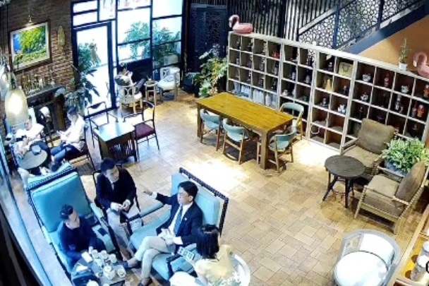 danh nguoi quan ca phe anh 1